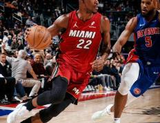 黑白体育-关于巴特勒连续二十场比赛得分超过爆冷，澳大利亚队挑战极限！的信息