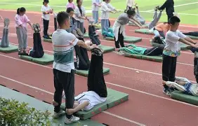 黑白体育-荷甲训练课后走向成谜，科林蒂安止住颓势，底气十足，纪律约束更严格(运动训练学田麦久思维导图)