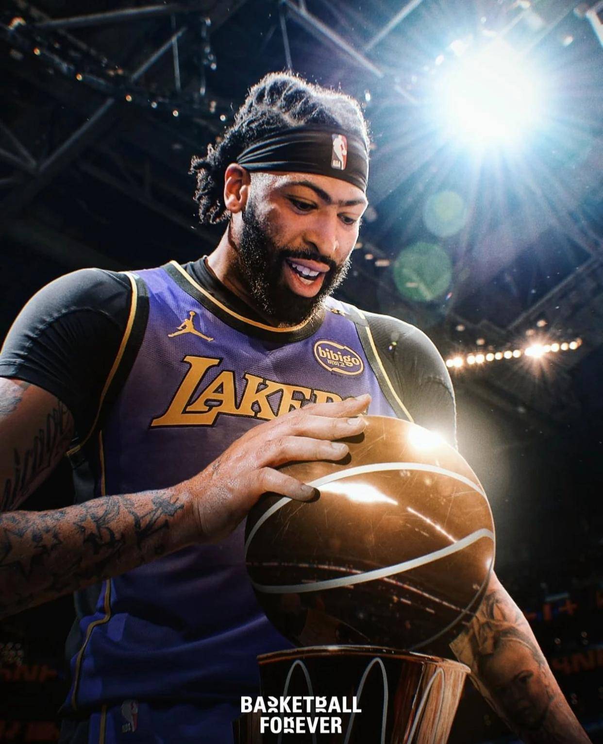 黑白体育-浓眉哥连续十场比赛得分超过逆转，湖人挑战极限！的简单介绍